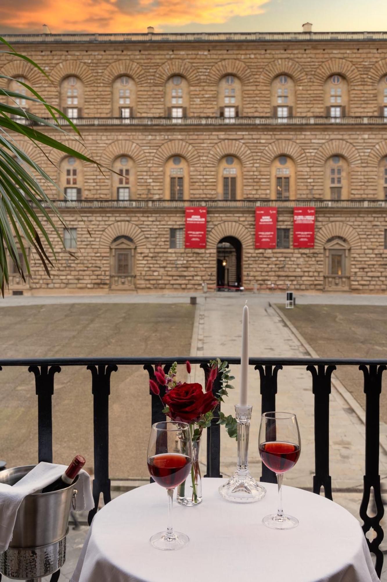 Piazza Pitti Palace - Residenza d'Epoca Bed and Breakfast Firenze Esterno foto